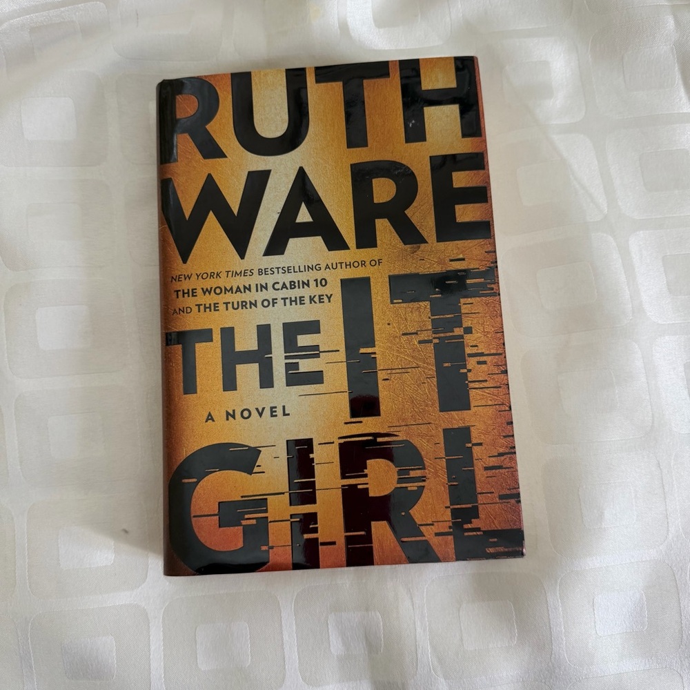 Ruth Ware’s The It Girl BOOK